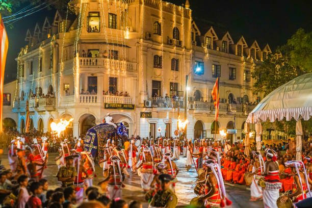 kandy perahera dancing